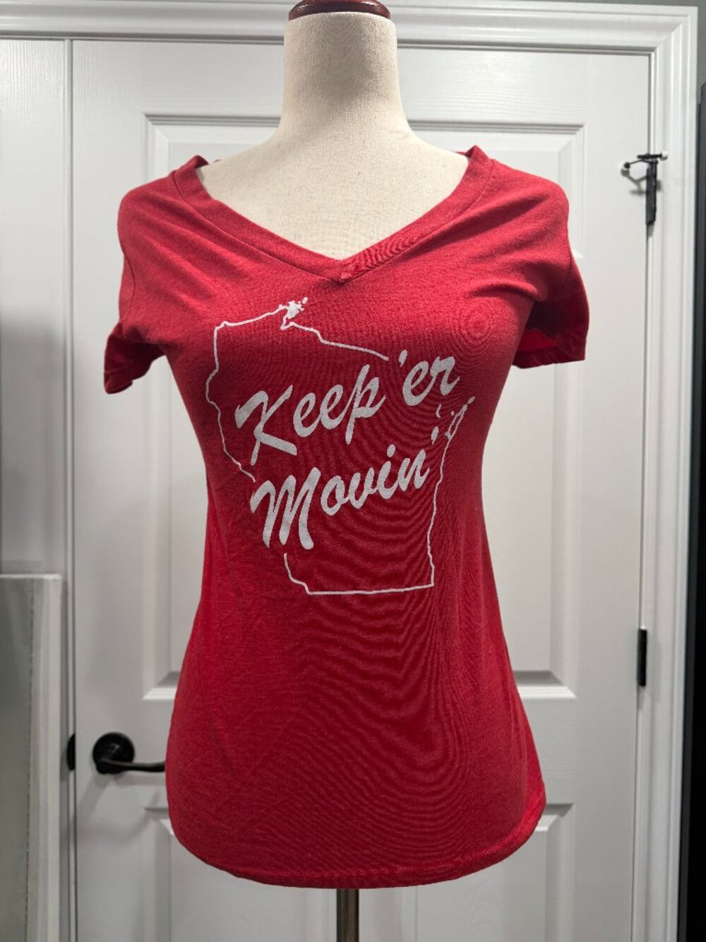 Heather Red Manitowoc Minute Keep 'Er Movin' Wisconsin V-Neck Womens Tee Small